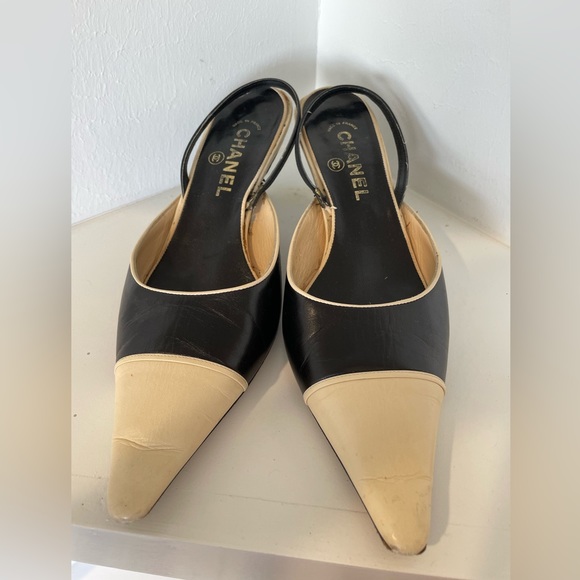 CHANEL Shoes - Vintage Chanel sling backs!